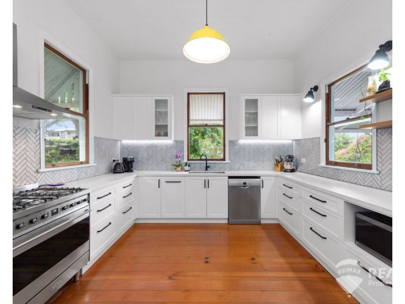 72 Yundah Street, Shorncliffe QLD 4017