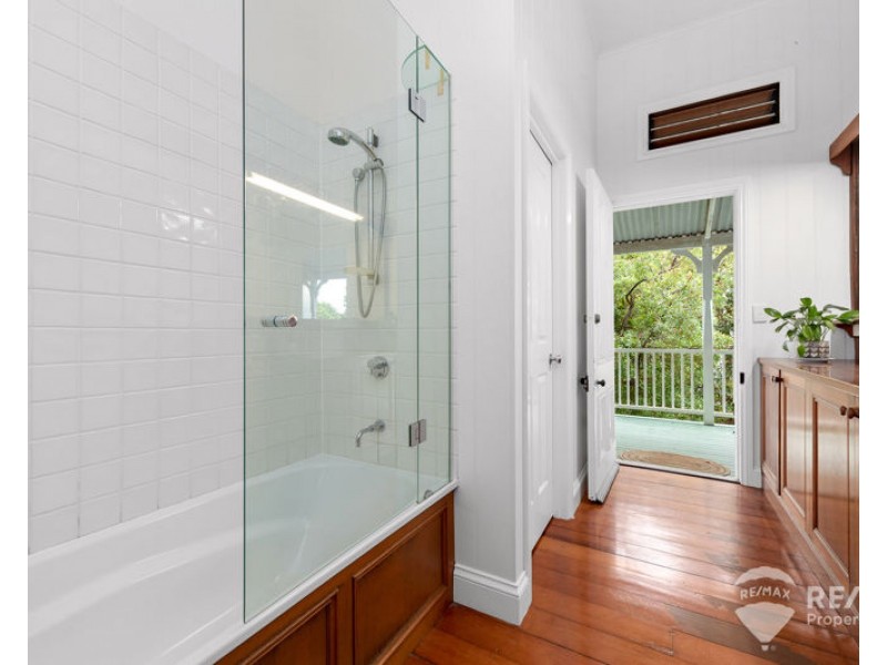 72 Yundah Street, Shorncliffe QLD 4017