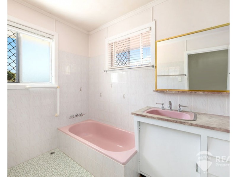 27 Deagon Street, Sandgate QLD 4017