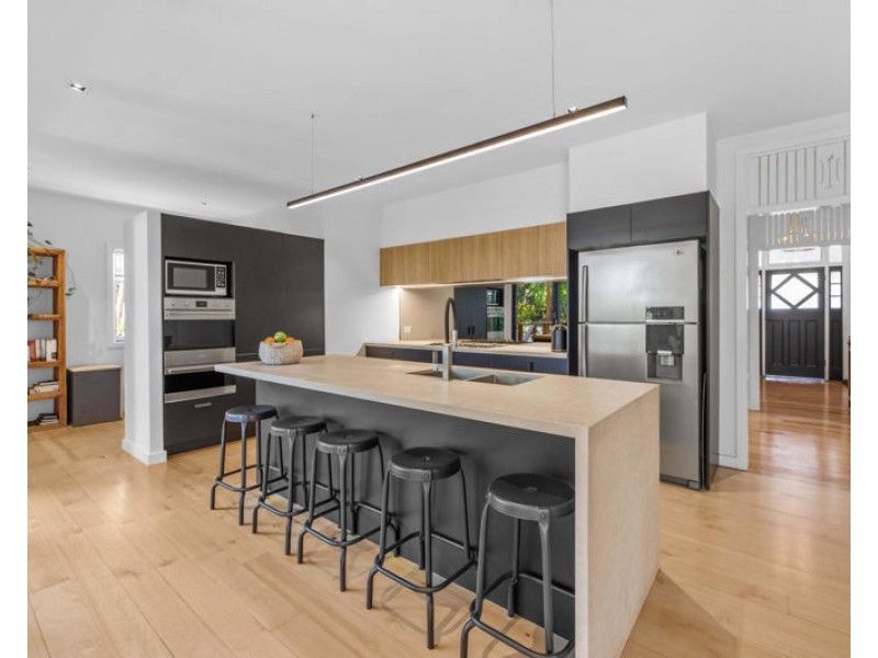 39 Deagon Street, Sandgate QLD 4017