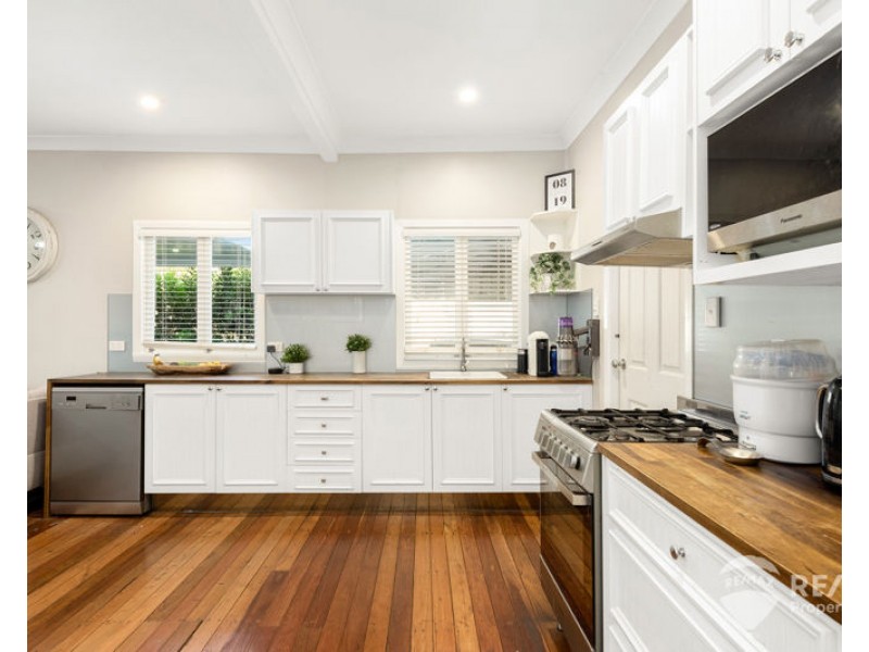 110 Alexandra Street, Sandgate QLD 4017