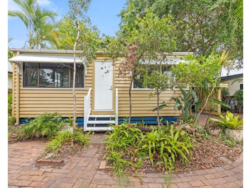 37 Lucas Street, Scarborough QLD 4020