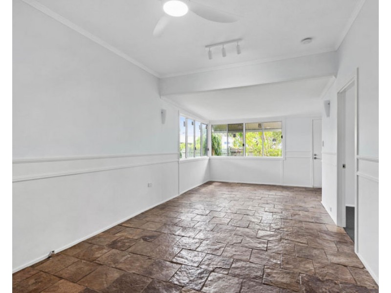 37 Lucas Street, Scarborough QLD 4020