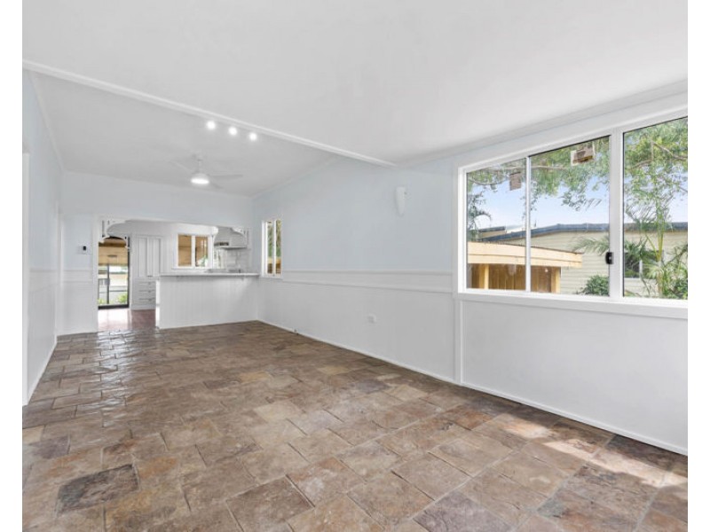 37 Lucas Street, Scarborough QLD 4020