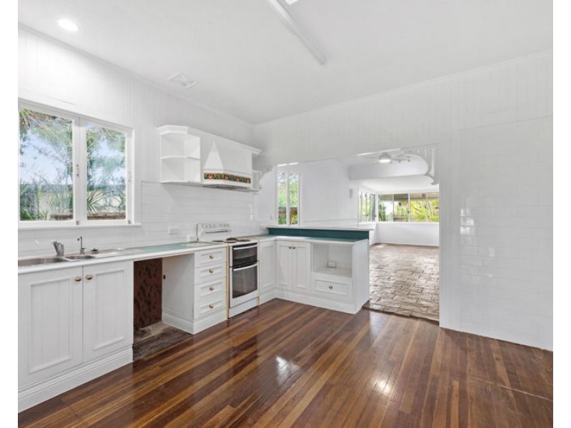 37 Lucas Street, Scarborough QLD 4020