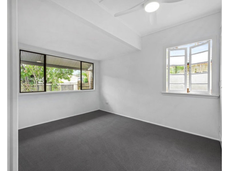 37 Lucas Street, Scarborough QLD 4020