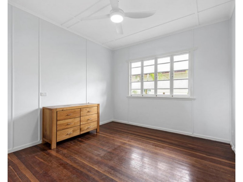 37 Lucas Street, Scarborough QLD 4020