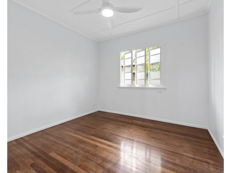 37 Lucas Street, Scarborough QLD 4020