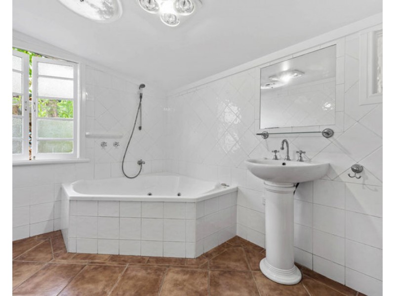 37 Lucas Street, Scarborough QLD 4020