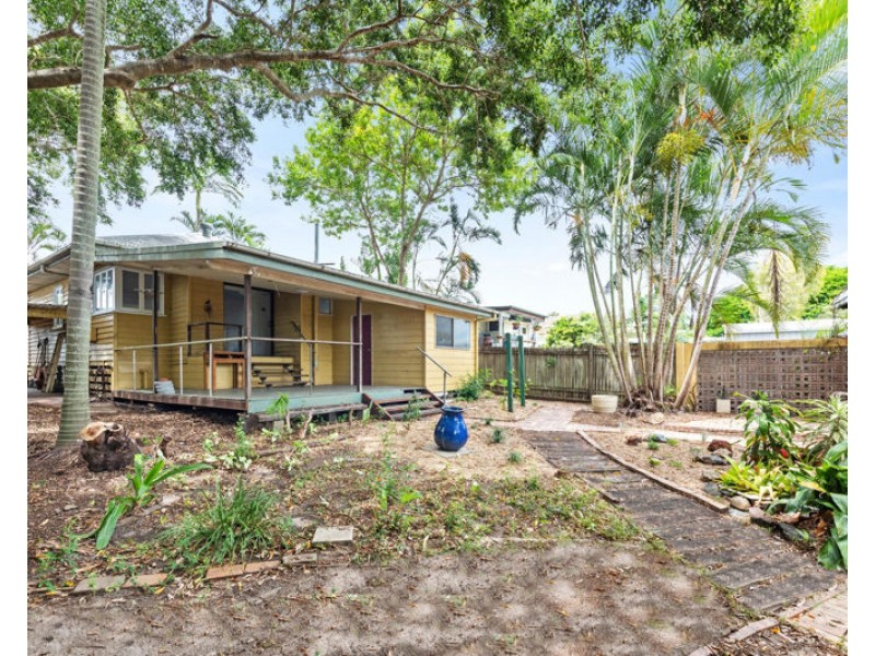 37 Lucas Street, Scarborough QLD 4020