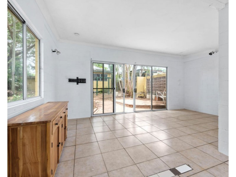 37 Lucas Street, Scarborough QLD 4020