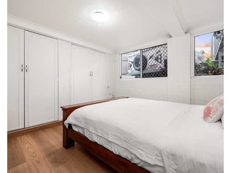 311 Brighton Road, Sandgate QLD 4017