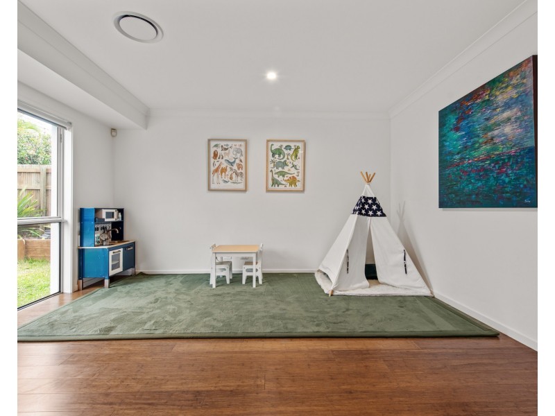 8 Aston Close, Brighton QLD 4017