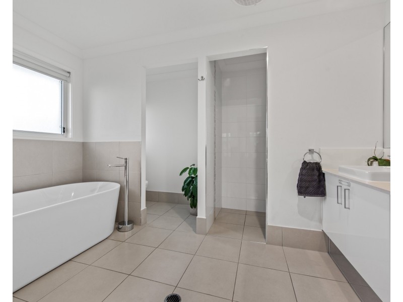 8 Aston Close, Brighton QLD 4017