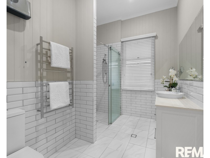 28 Kate Street, Shorncliffe QLD 4017