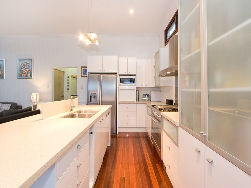 208 Flinders Parade, Sandgate QLD 4017