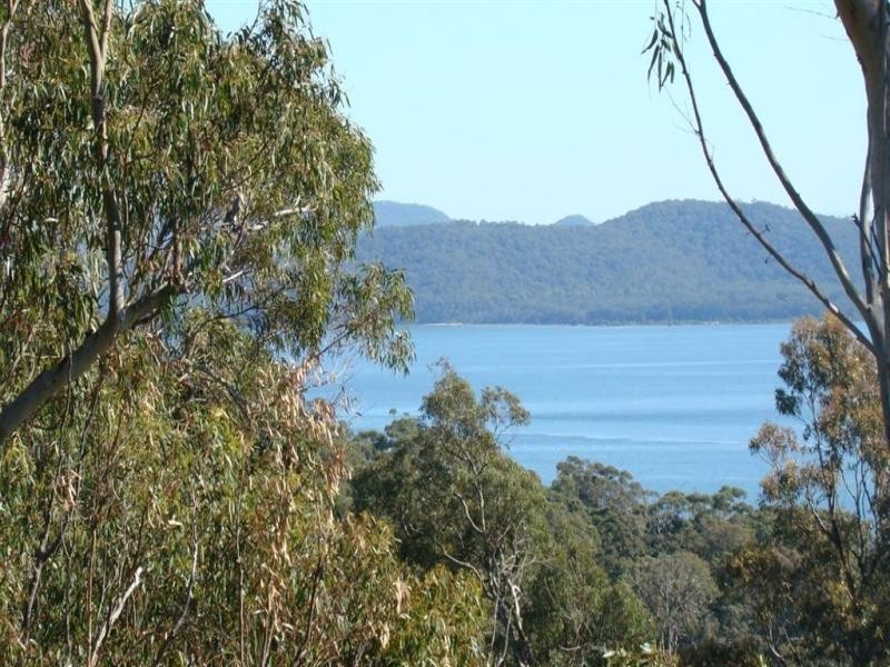 8 Canomii Close, Nelson Bay NSW 2315