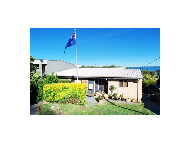 8 Lyndel Close, Soldiers Point NSW 2317