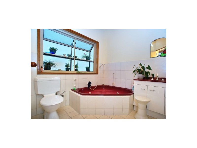 8 Lyndel Close, Soldiers Point NSW 2317