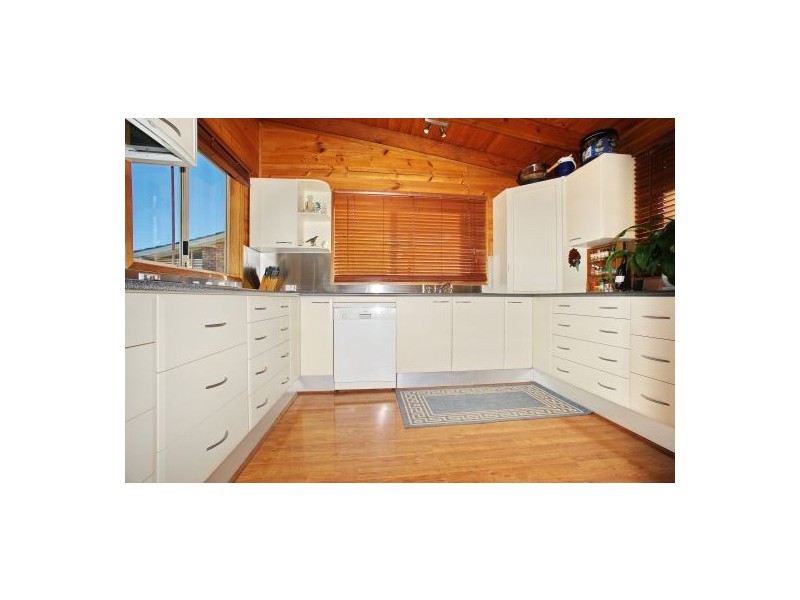 8 Lyndel Close, Soldiers Point NSW 2317