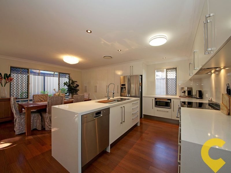 4 Lucas St, Scarborough QLD 4020