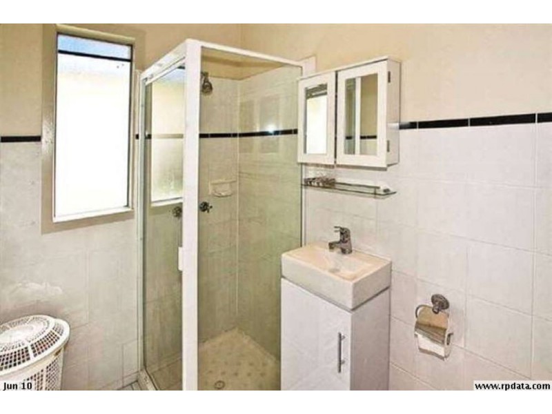 1 Inglis Street, Woody Point QLD 4019