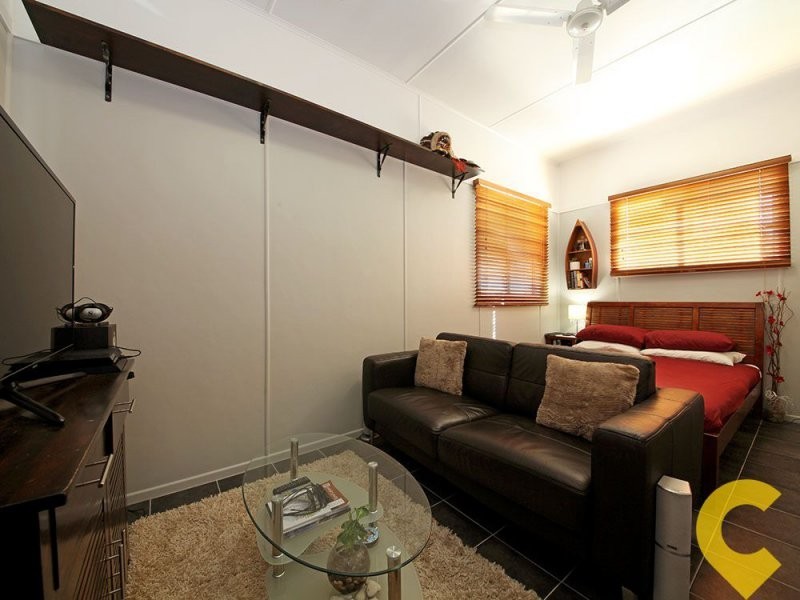 9 Cathie Street, Clontarf QLD 4019