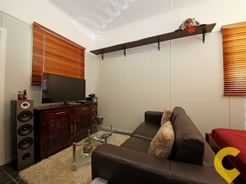 9 Cathie Street, Clontarf QLD 4019