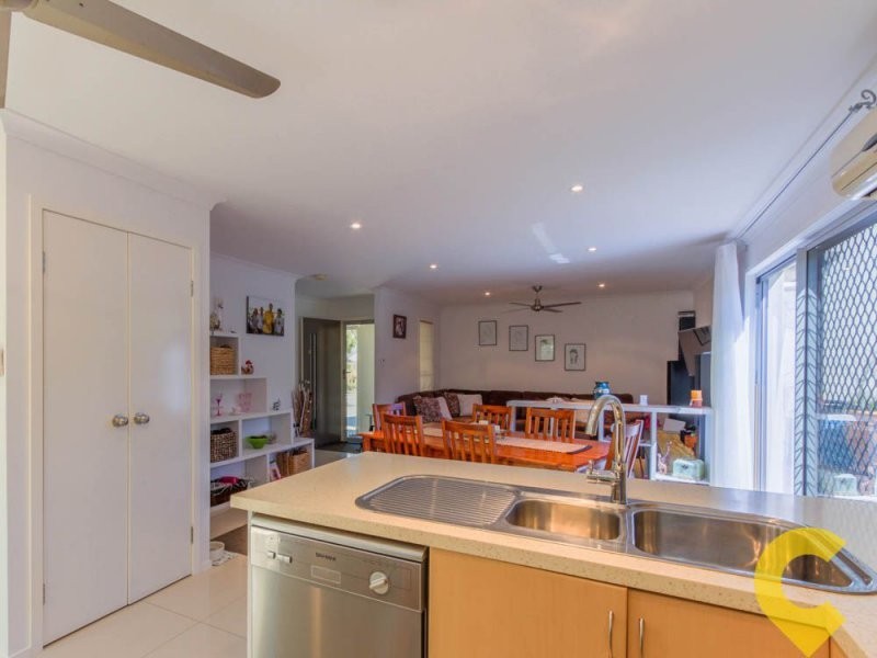 2/17 Lady Bowen Pde, Rothwell QLD 4022