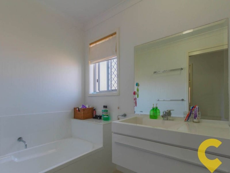 2/17 Lady Bowen Pde, Rothwell QLD 4022