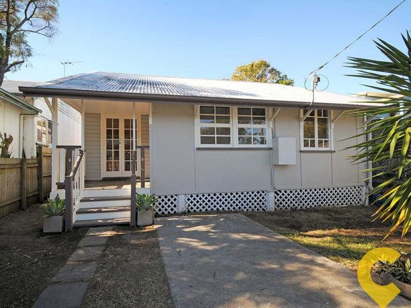 18 Donald Street, Woody Point QLD 4019