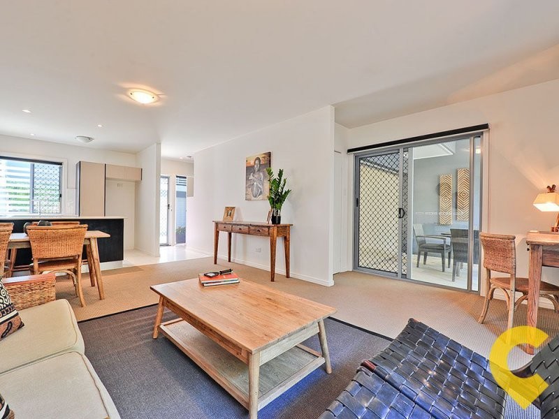 2/13-17 Caroline Street, Woody Point QLD 4019