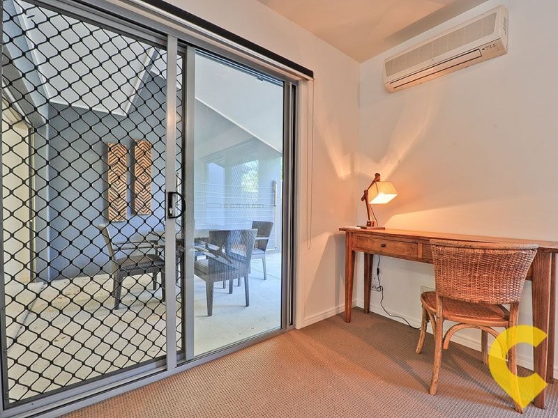 2/13-17 Caroline Street, Woody Point QLD 4019