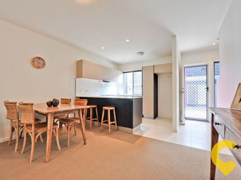 2/13-17 Caroline Street, Woody Point QLD 4019