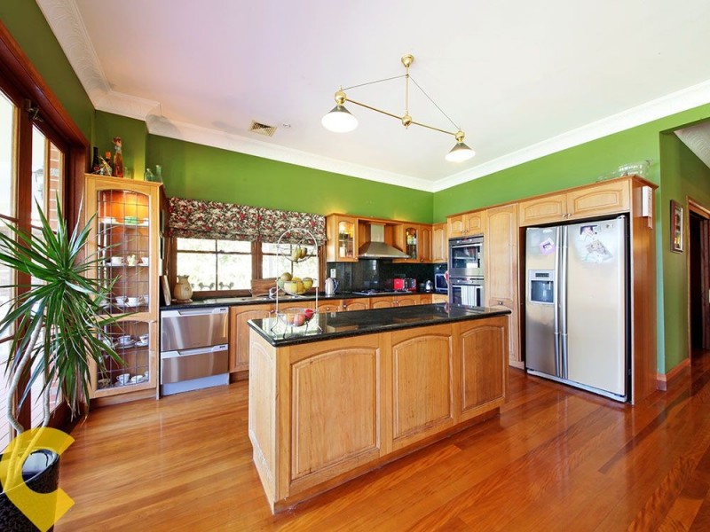 33 Coronation Avenue, Beachmere QLD 4510