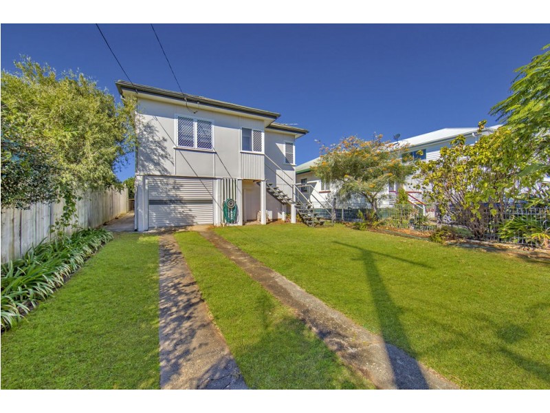 10 Hawthorne Street, Woody Point QLD 4019