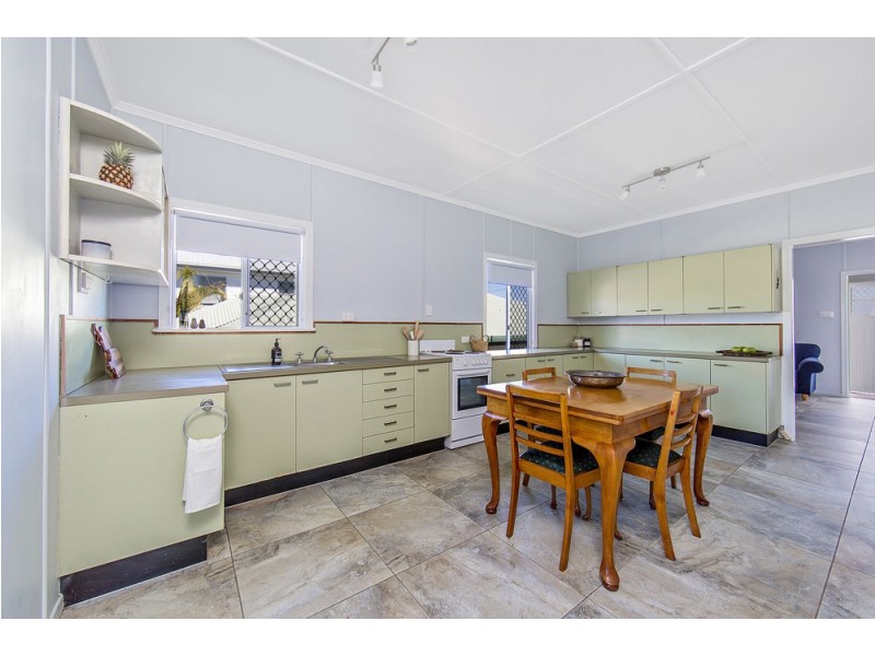 10 Hawthorne Street, Woody Point QLD 4019