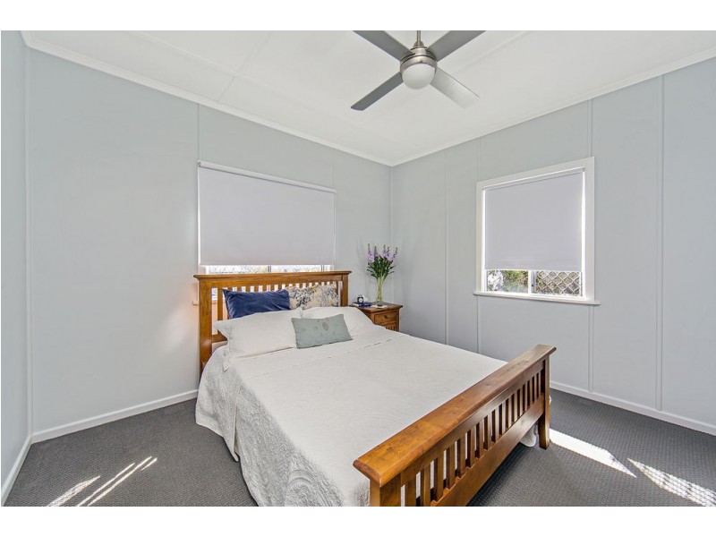 10 Hawthorne Street, Woody Point QLD 4019