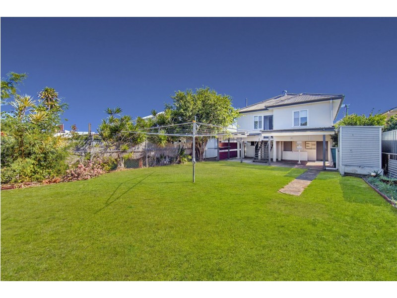 10 Hawthorne Street, Woody Point QLD 4019