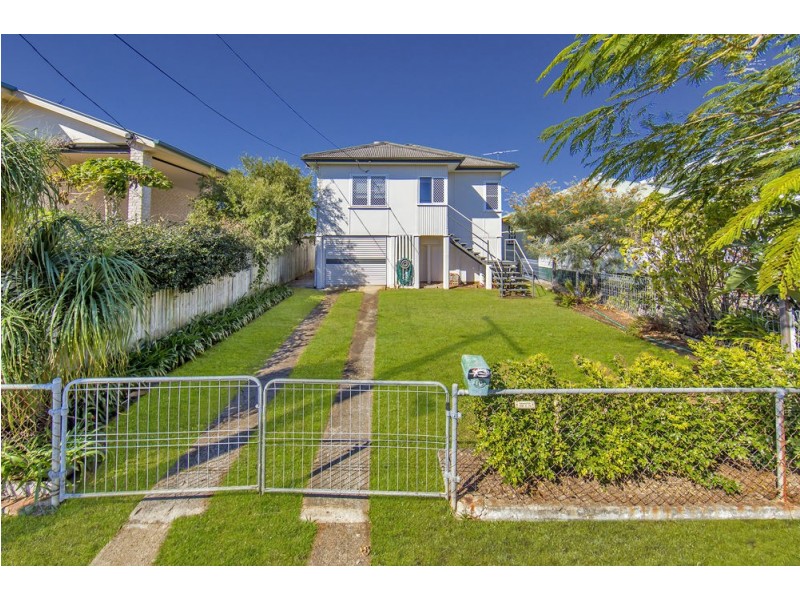 10 Hawthorne Street, Woody Point QLD 4019