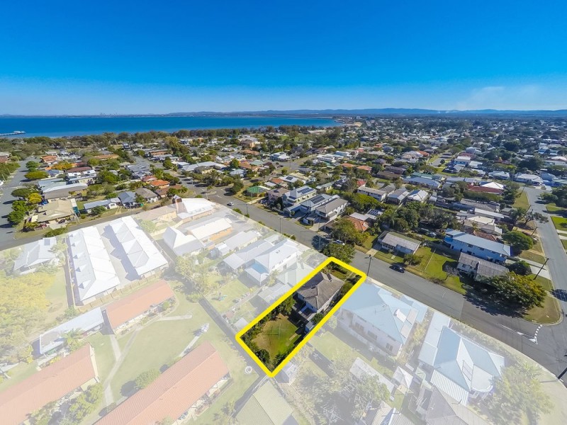 10 Hawthorne Street, Woody Point QLD 4019