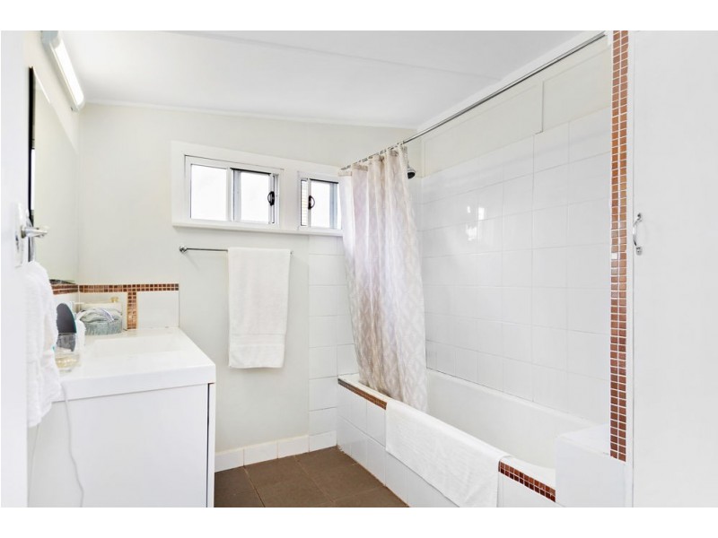 18 Isobel Street, Clontarf QLD 4019