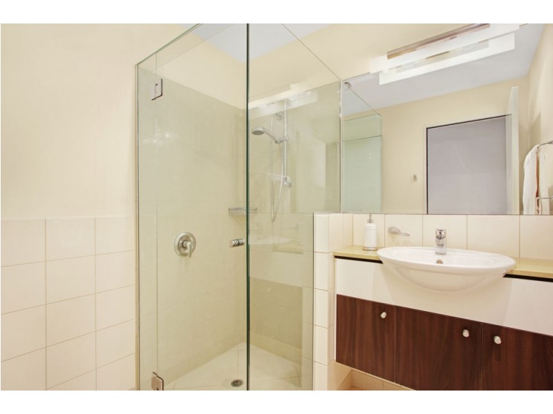 2/46-48 Prince Edward Parade, Redcliffe QLD 4020