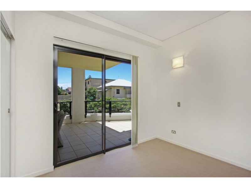 2/46-48 Prince Edward Parade, Redcliffe QLD 4020