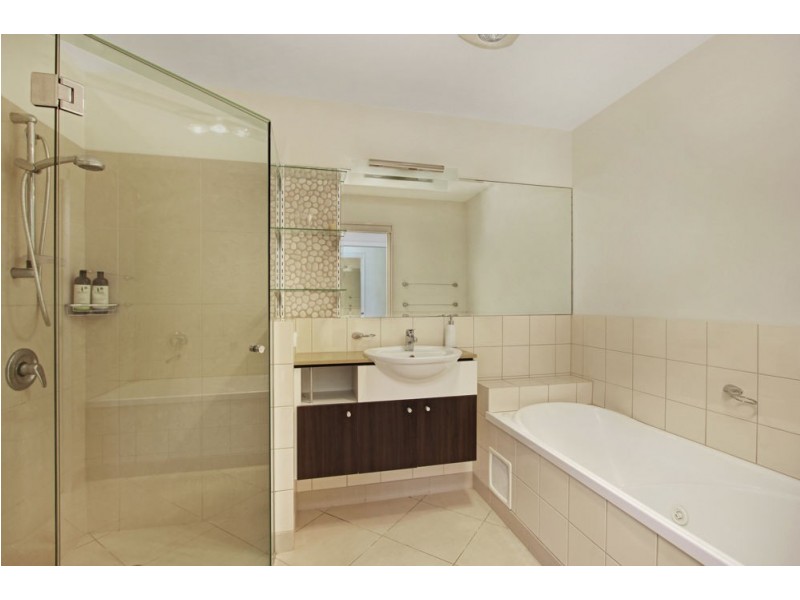 2/46-48 Prince Edward Parade, Redcliffe QLD 4020