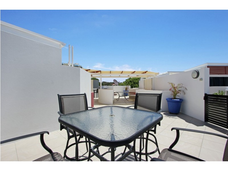 2/46-48 Prince Edward Parade, Redcliffe QLD 4020