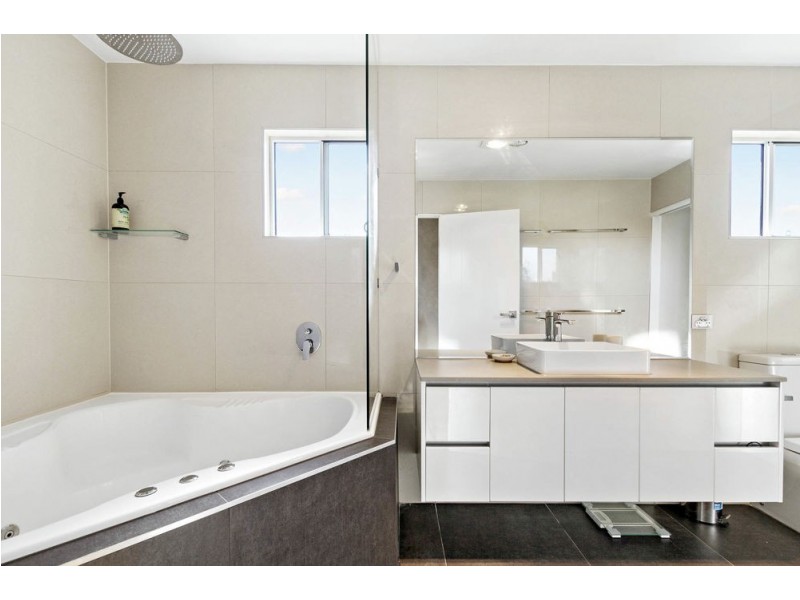 24a Dix Street, Redcliffe QLD 4020