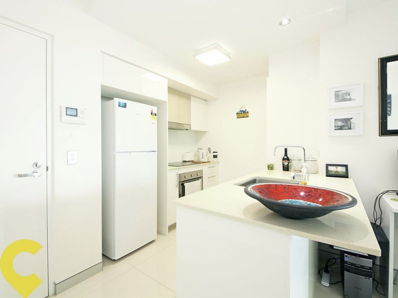 2/80 Hornibrook Esplanade, Clontarf QLD 4019