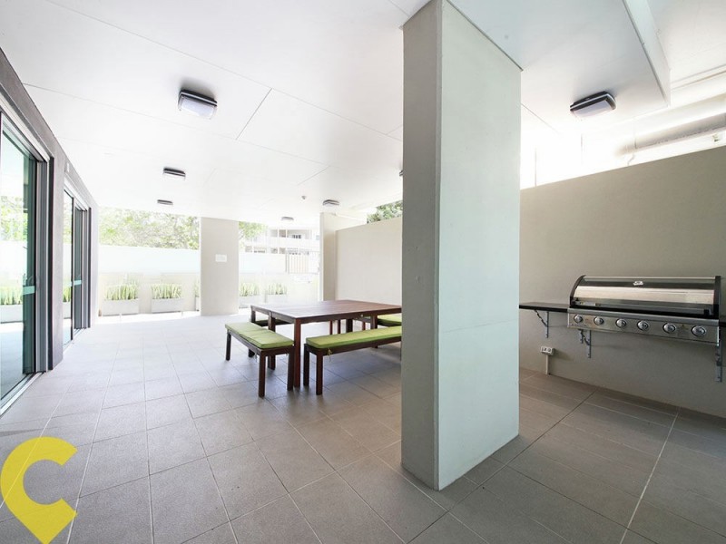 2/80 Hornibrook Esplanade, Clontarf QLD 4019
