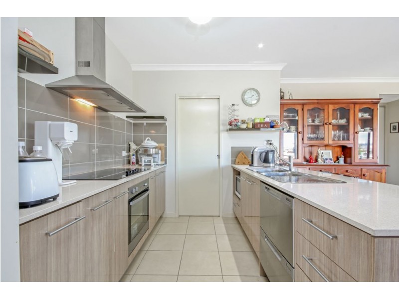 61 Hinton Crescent, Mango Hill QLD 4509